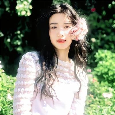 沙滩上的夏娃